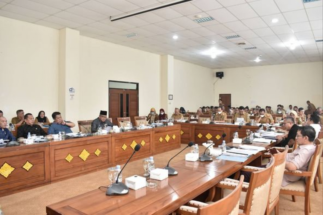 Rapat Badan Anggaran DPRD Kabupaten Ogan Ilir dan TAPD Kabupaten Ogan Ilir beserta perangkat Daerah Kabupaten Ogan Ilir dalam rangka Sinkronisasi Perubahan APBD